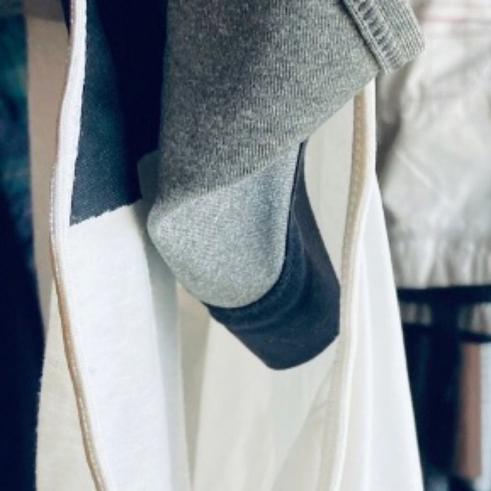 Nike dri-fit bra included white black top - Picture 6 of 7